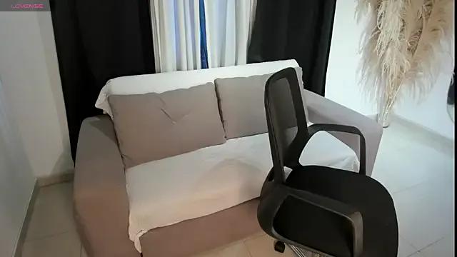 ArySweet69 — Show ass flash 