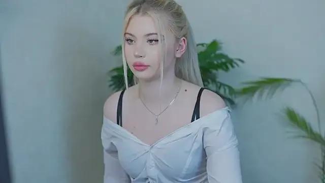 AshleyNikoo — air kiss