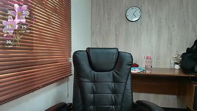 AuroraBrow — naked tits and bouncing