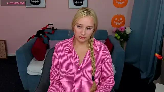 StripChat AuroraSkyee is Freechat AuroraSkyee — Intense Eye Contact