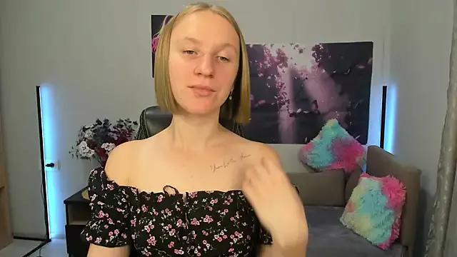 BeautyBlondy — flash pussy