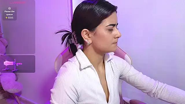 Freechat bella_thixx on StripChat