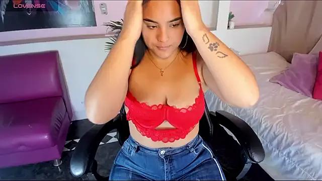 Freechat Bellaa_2 on StripChat