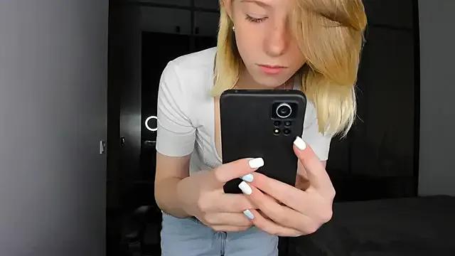 Bellacams — naked striptease