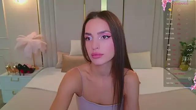 Freechat BellaHalles on StripChat