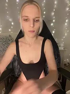 bellaxbloom — take off slip / LT 2 min. Toy control