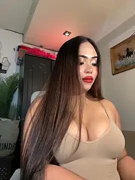 Freechat BigDominaMia on StripChat