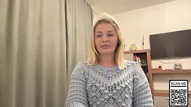 Blondie_xoxoxo — 3 playfull spanks