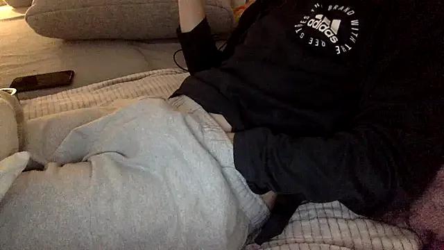 StripChat Breezydicksn is Freechat Breezydicksn — SHORTS OFF!