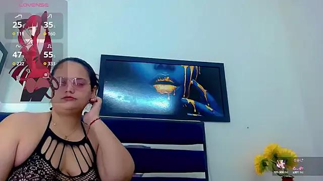 Freechat brunnette_hot on StripChat