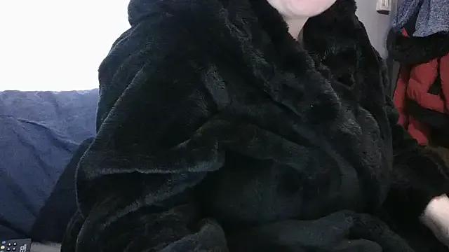 busty-bella1 — boob flash