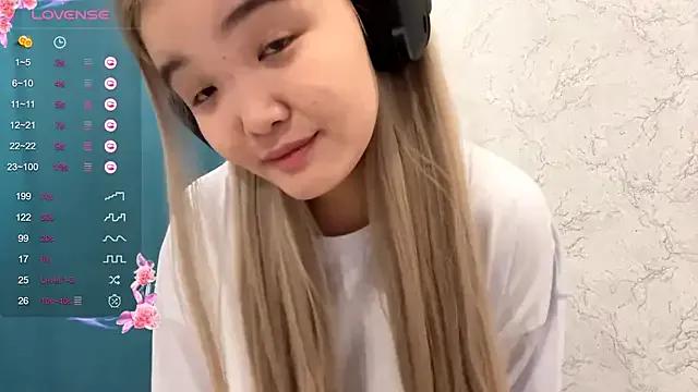 StripChat CarolannSide is Freechat CarolannSide — Light touches on my belly