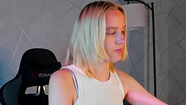 Carolin_Miller — Show me a pussy