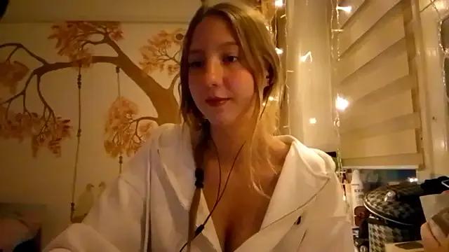 CarynFlaryn — show tongue