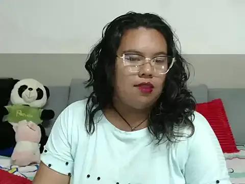 Charlotte_Rot2 — show tits