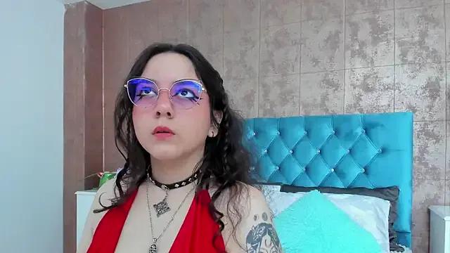 ChloeNoire — full naked ,play with tits x6min