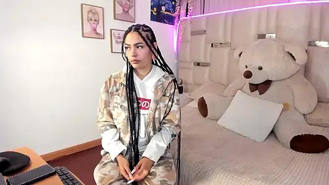 Cleo-smith —  Blow you kisses & sexy smile 