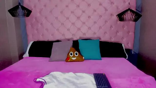 Cloe-Naughty — full naked and dancing