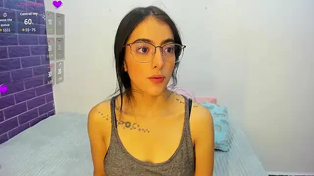 StripChat Cora_222 is Freechat Cora_222 — Freechat on StripChat