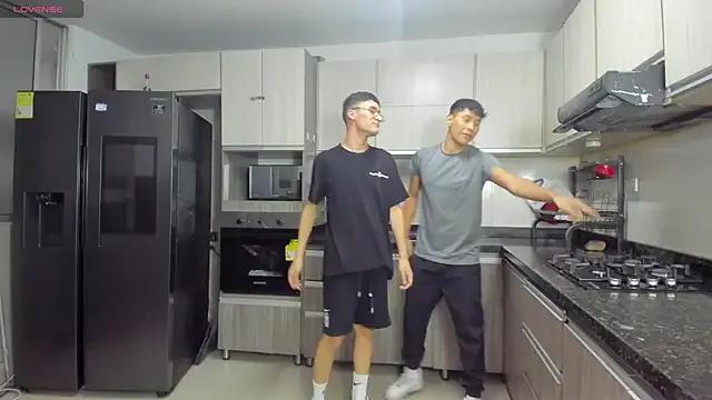 Crazyboys_hot — STIMULATING A SMALL HOLE TO FUCK IT