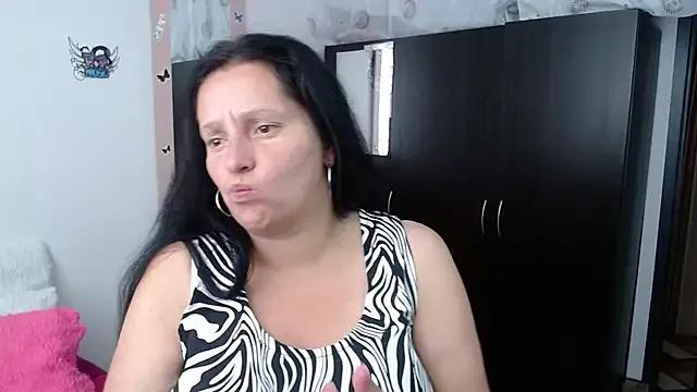 Freechat CristialJones_ on StripChat