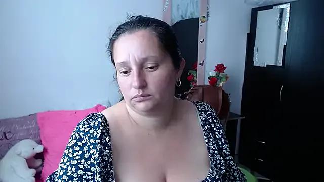 Freechat CristialJones_ on StripChat