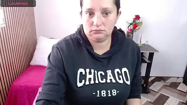 Freechat CristialJones_ on StripChat