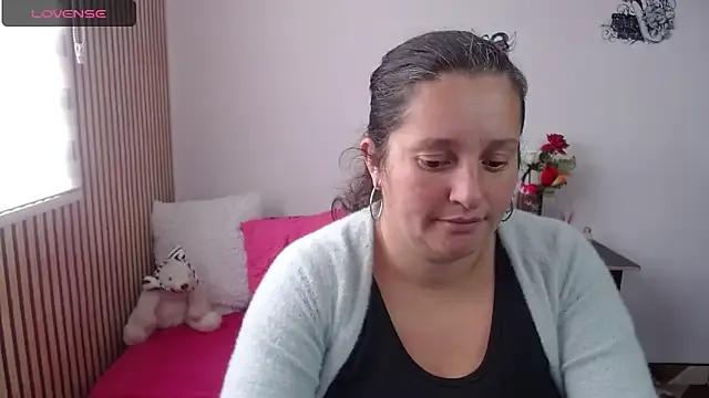 Freechat CristialJones_ on StripChat