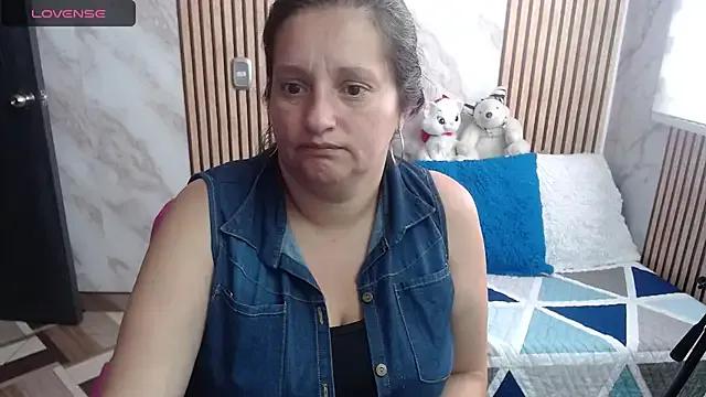 Freechat CristialJones_ on StripChat