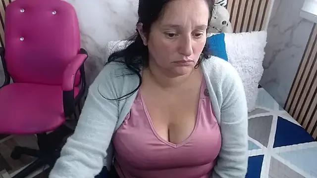 Freechat CristialJones_ on StripChat