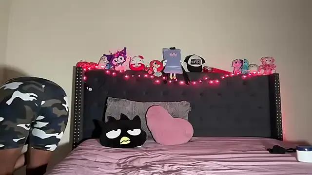 Freechat Cum2Charm on StripChat