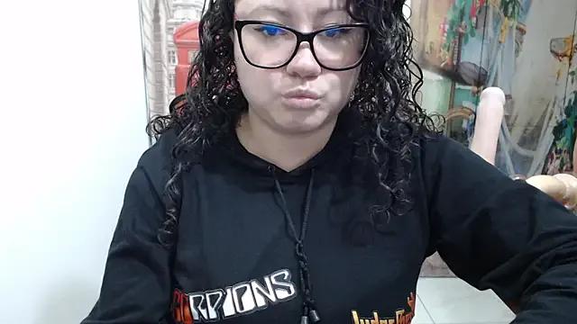 curly_greeneyed — Play Pussy!!!