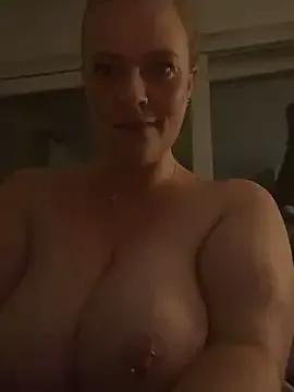 Curvyveri93 — Freechat on StripChat