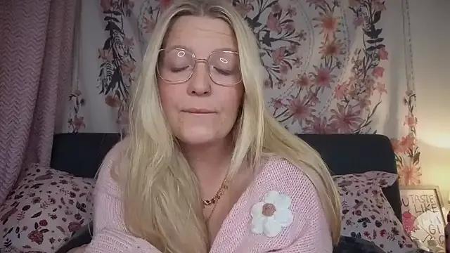 StripChat Daisyxoxo_ is Freechat Daisyxoxo_ — Control my toys for 10 mins