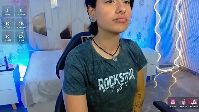 DAKOTA_TAY1 — Show tits