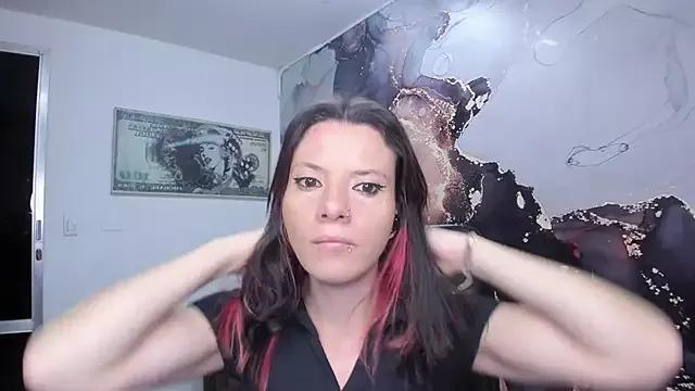 DanaaRey on StripChat 