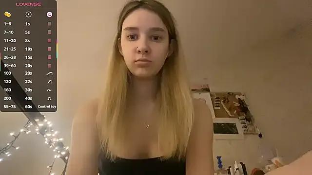 DanaCore on StripChat 