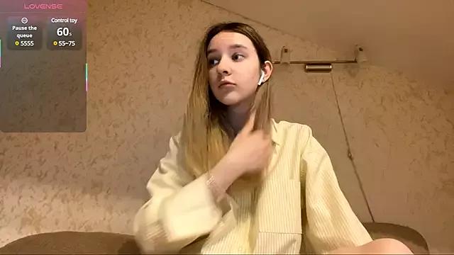 DanaCore on StripChat 