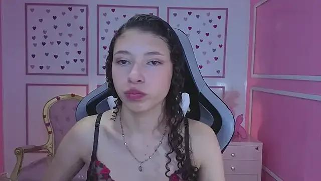 Freechat danatella_a on StripChat