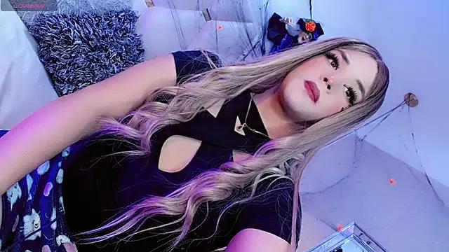 Daniela_Embeer_ — Teasing tits