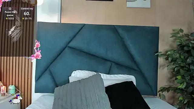 StripChat Darla_Palmer is Freechat Darla_Palmer — Spit & pinch nipples hard
