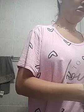 StripChat DESIRIE0609 is Freechat DESIRIE0609 — Lamber os peitos