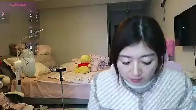 StripChat Diva_VVN is Freechat Diva_VVN — Naked for a minute