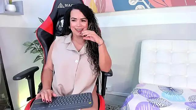 Freechat DivaFlamme on StripChat