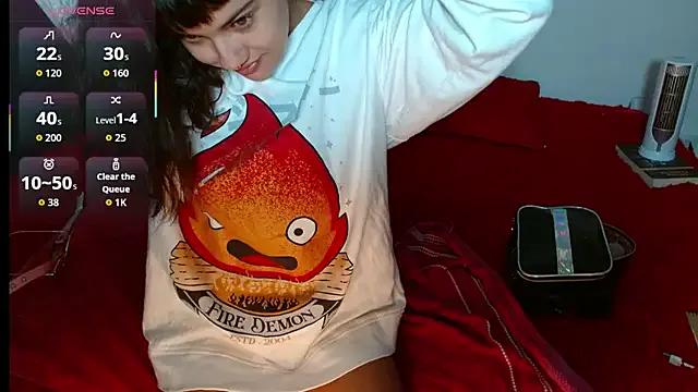 Divinejewel444 on StripChat 