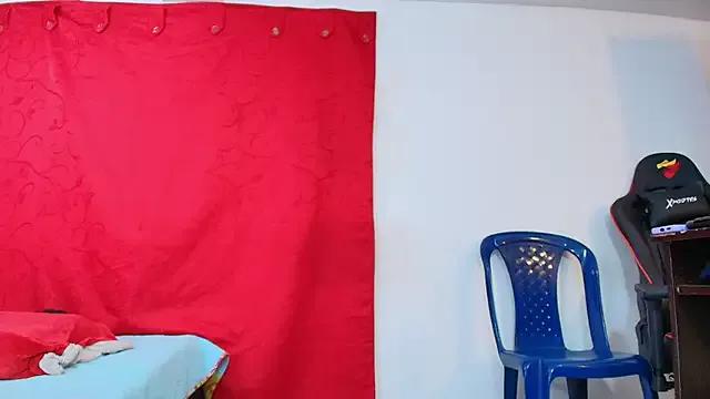 Freechat dominant_hipss on StripChat