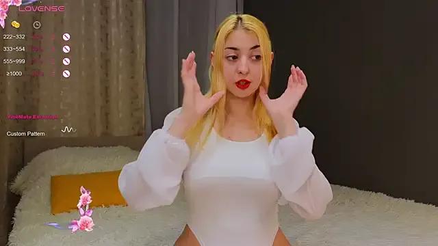 dreamhannah — tease u n play with my outfit