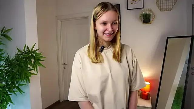 StripChat ElissaGlod is Freechat ElissaGlod — Caress my neck