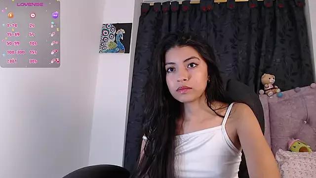 ellajonz on StripChat 