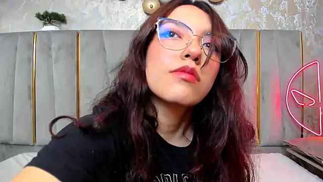 Elliecute — I show you my ass